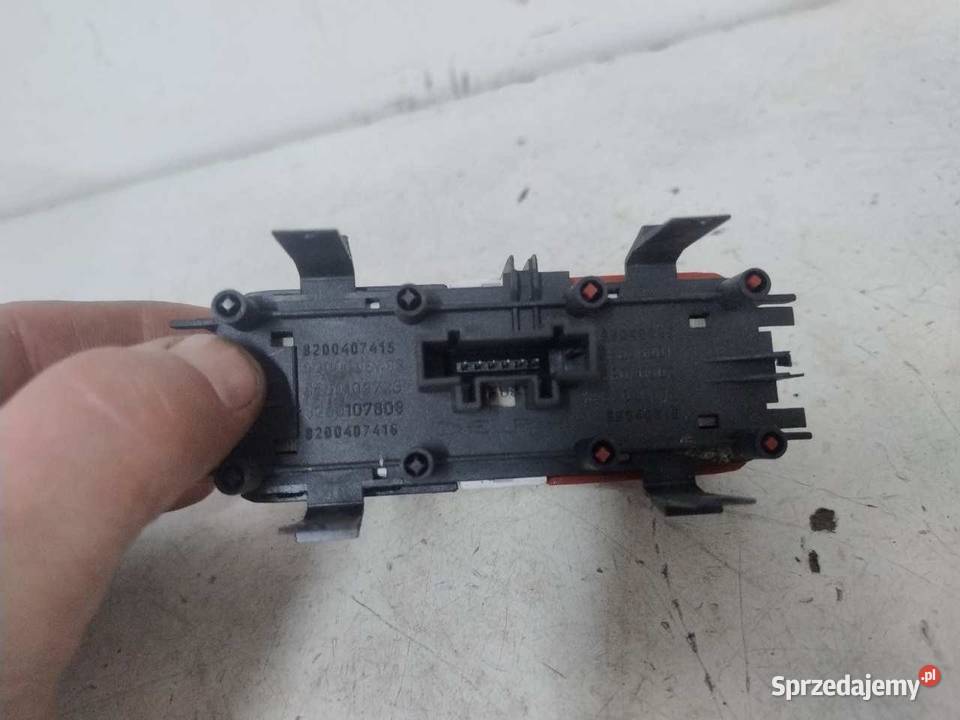 WŁĄCZNIK ŚWIATEŁ AWARYJNYCH RENAULT SCENIC II