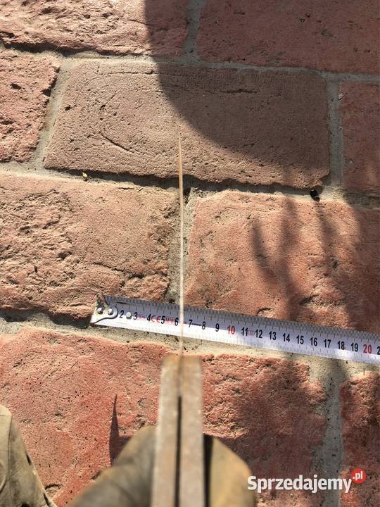 Metalowy stary brytyjski stolarski kątownik