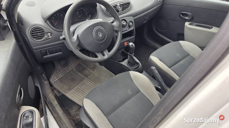 Renault Clio 3 14 16v manualna