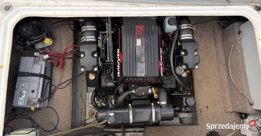 Łódź kabinowa motorowa AQUATRON 2165 AFT jacht Samociążek