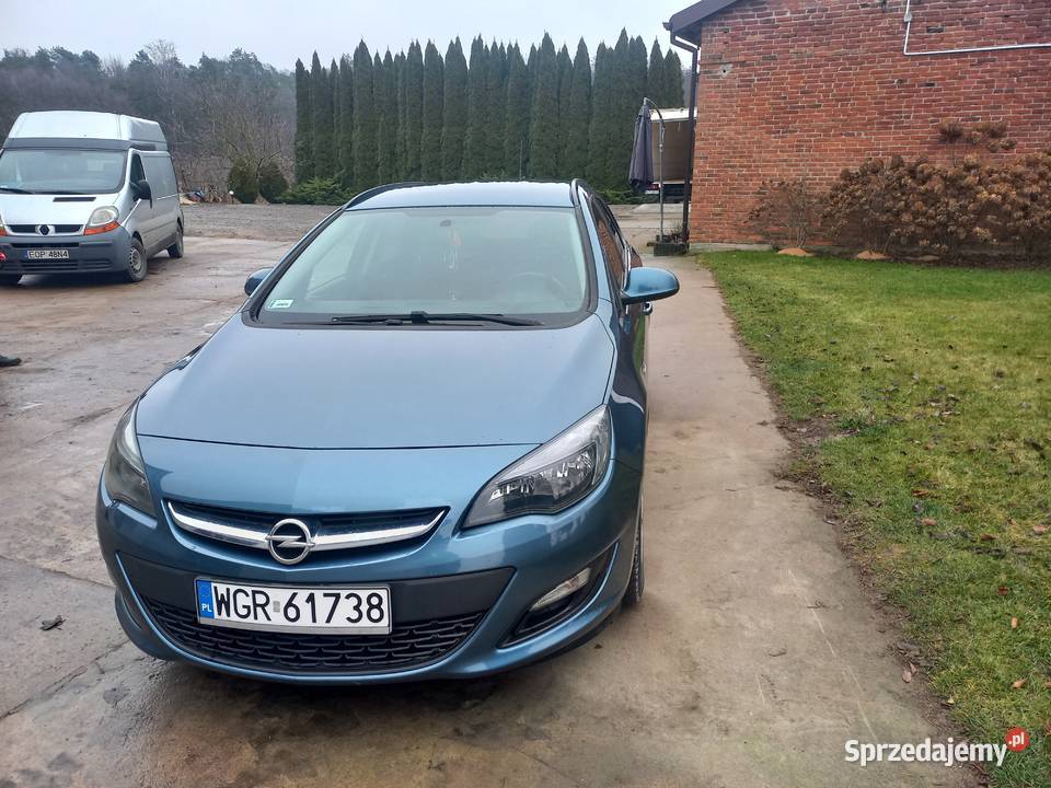 Opel Astra nieuszkodzony Błędów