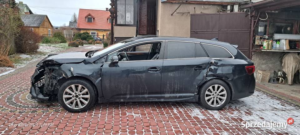 Toyota avensis 2015 Diesel uszkodzona Kraków