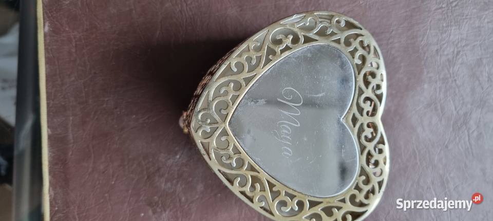 Szkatułka znanej marki na bizuterie