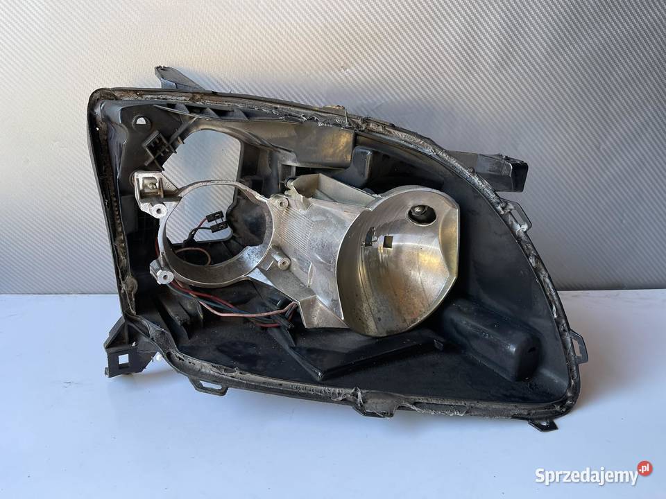TOYOTA AVENSIS T25 PRAWA OBUDOWA LAMPY PRZÓD osobowe Ostroróg sprzedam