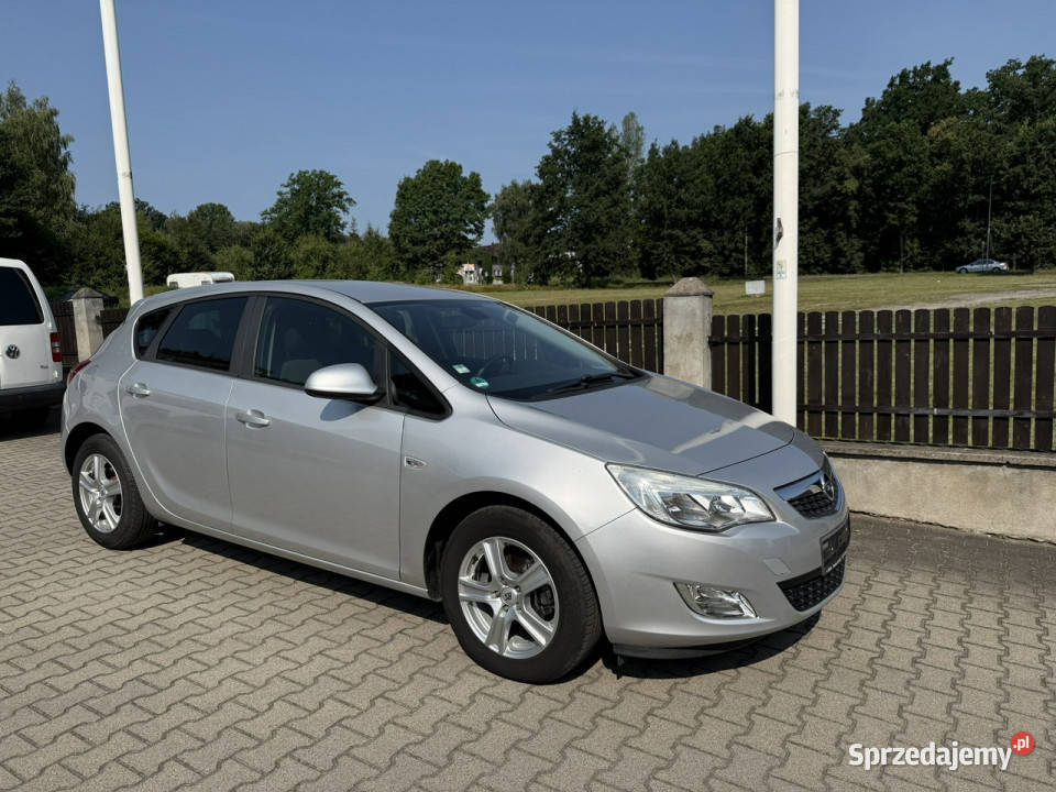 Opel Astra 14 benzyna ładna opłacona J 20092019 nieuszkodzony Bolesławiec