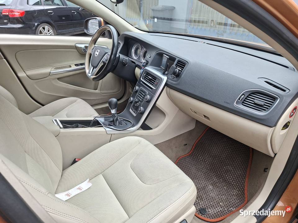 volvo v60 2012r 24d5 maska silnika błotniki