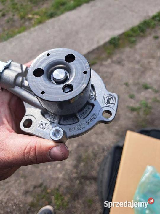 Pompa wody VW SHARAN II 16 20 TDI 04L121011EX