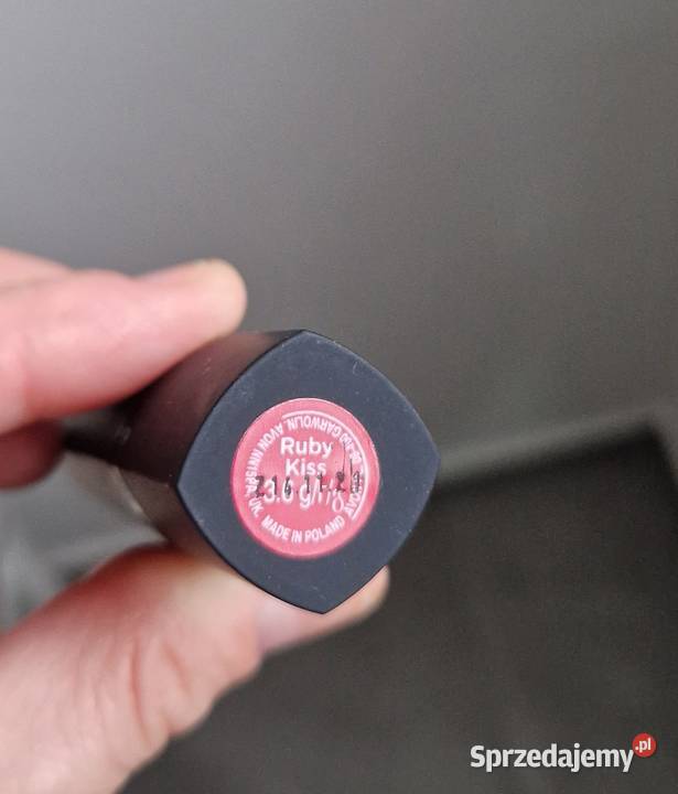 szminka pomadka Avon ultramatowa ruby kiss