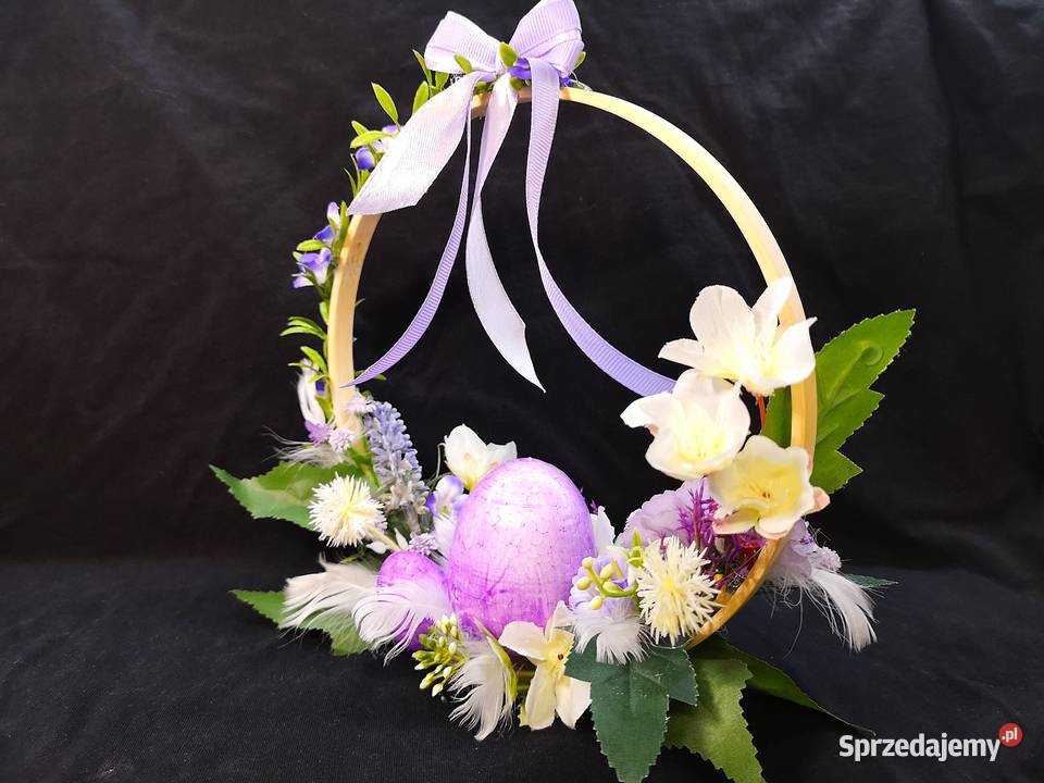 Stroik wielkanocny stojący na kole