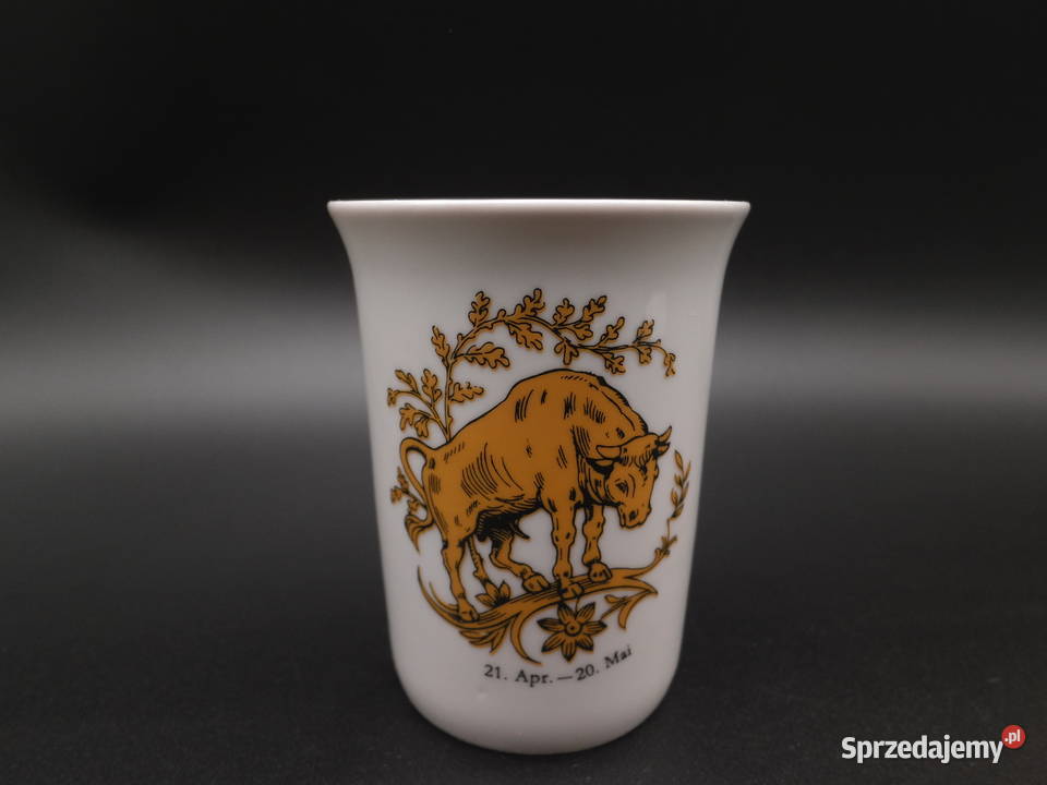 Kubek pojemnik ozdobiony wizerunkiem byka Porcelana i szkło wielkopolskie Raszków