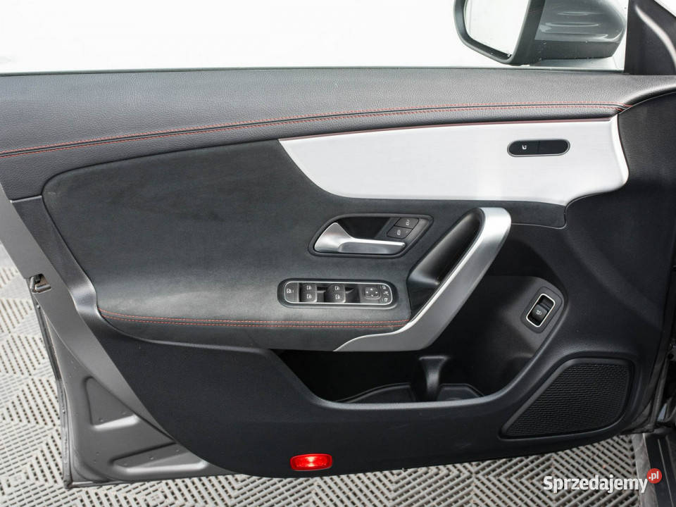 Mercedes CLA 200 DW5VS46200 AMG Line 7GDCT światła LED