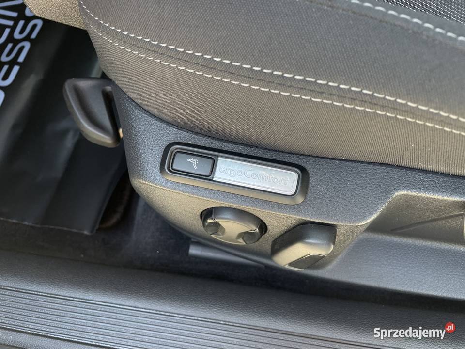Volkswagen Passat B8 20 TDI 190 ACC Masaże Hak klimatyzacja