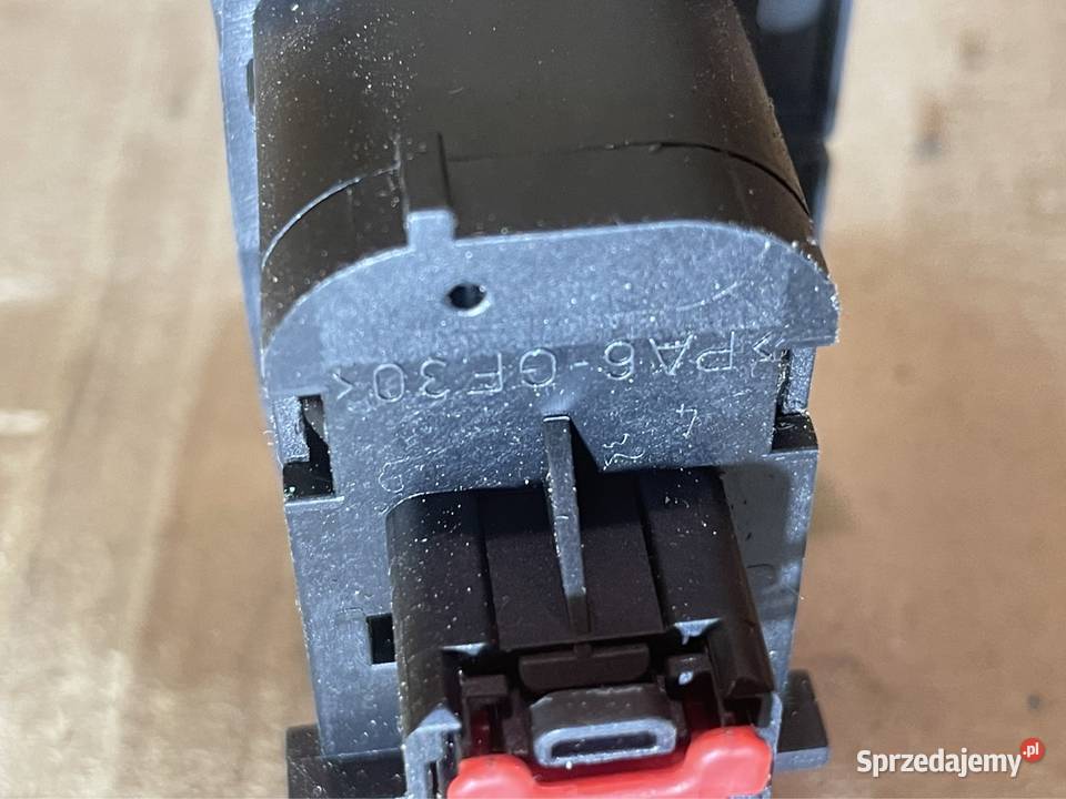 Przełącznik esp otwierania tylnej klapy Ford Wyposażenie elektryczne sprzedam