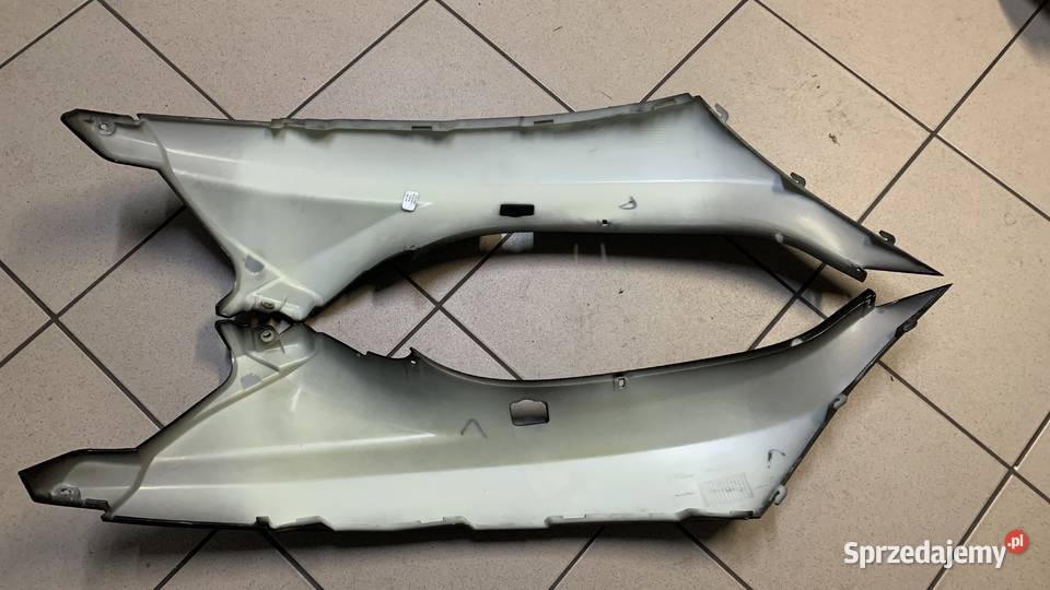 Boczek ogon zadupek prawy lewy Piaggio MP3 125
