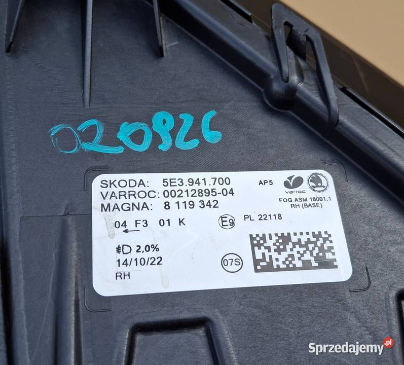SKODA OCTAVIA IV 4 HALOGEN PRAWY LED LAMPA Bieleń