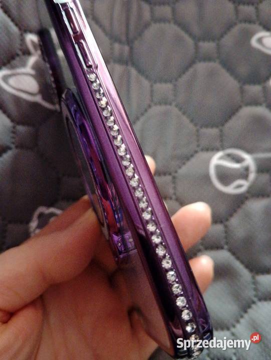 Brokatowe etui na iPhone 13 Stalowa Wola