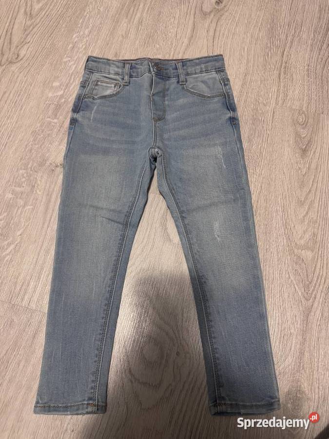 Ubranka chłopięce w rozmiarze 104