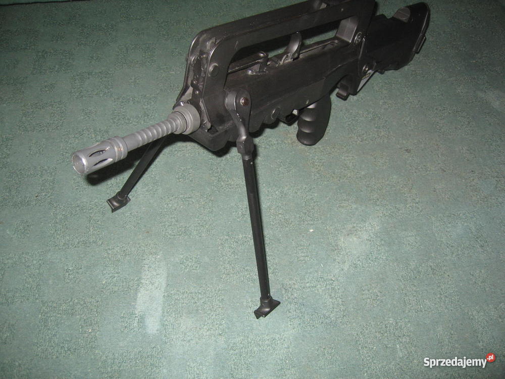 Famas f1 Cybergun Zamarte
