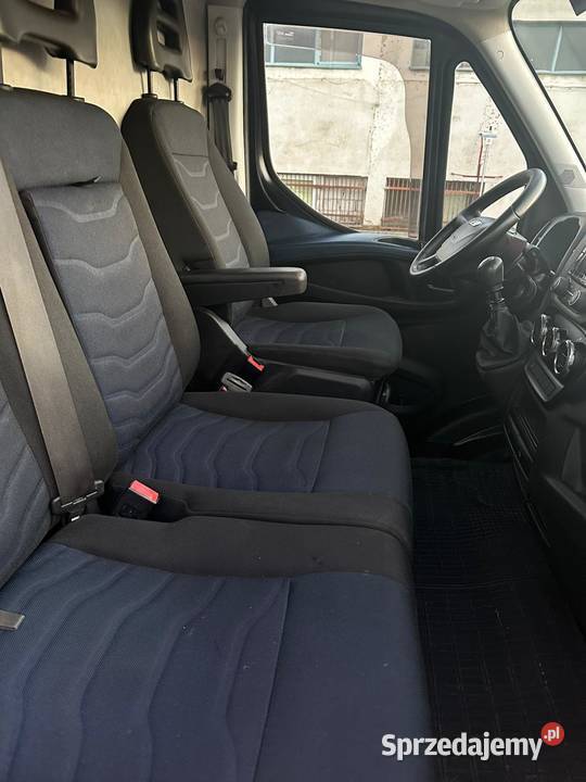 Iveco Daily 35S18 2019r XXL czarny mat Sulechów