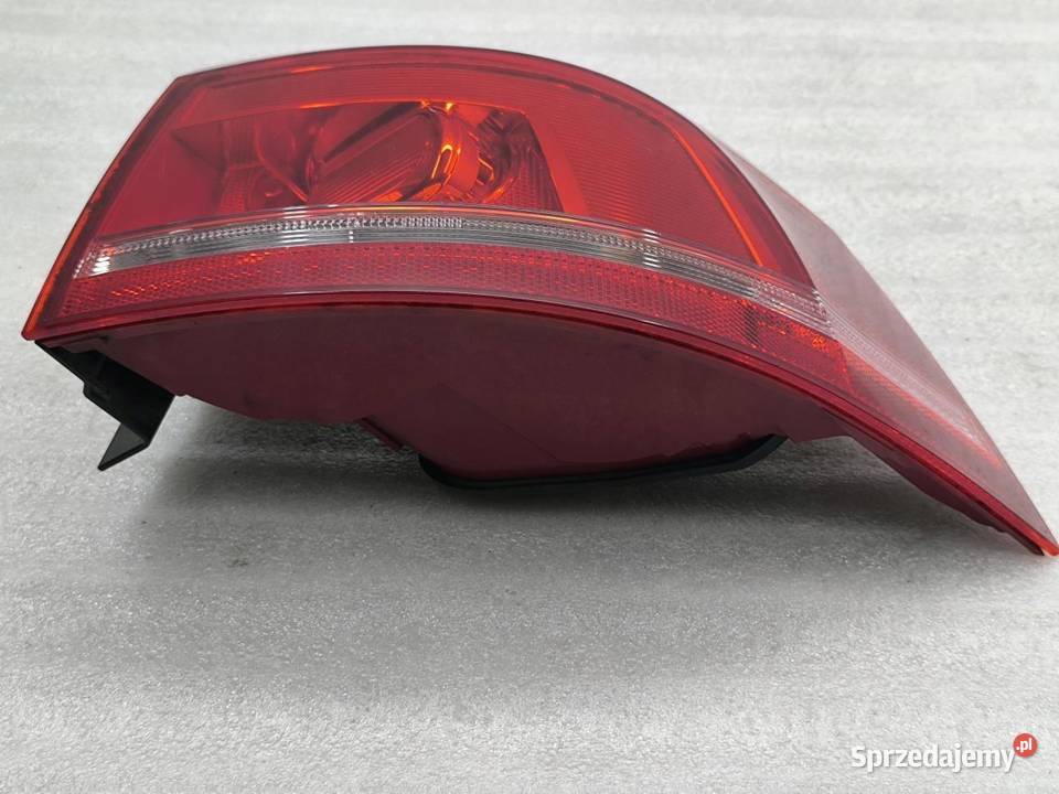 LAMPA PRAWY TYŁ KOMBI VW PASSAT B7 3AF945096A sprzedam