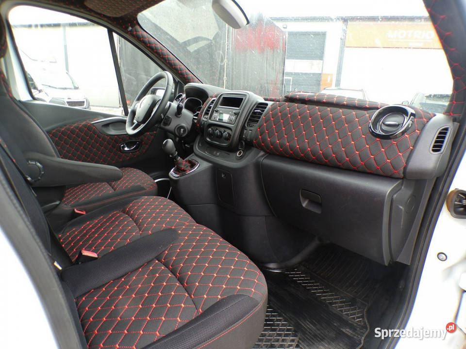 Renault Trafic 9 osobowy long nowy środek