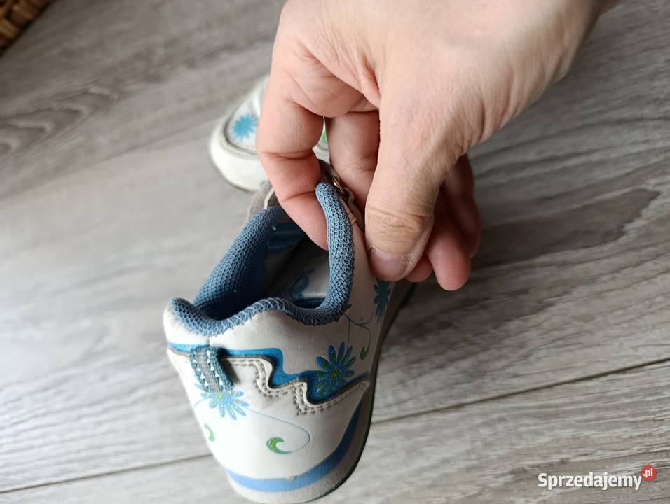 adidasy dziecięce rozmiar 25 długość wkładki 16 Poznań