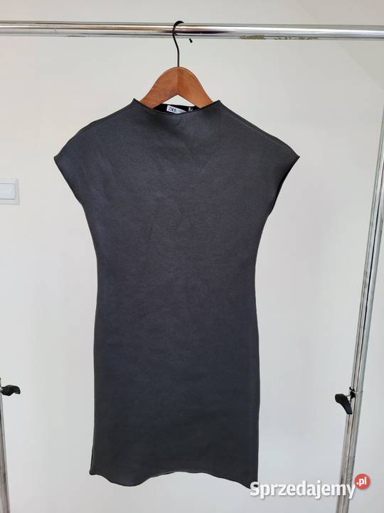 Czarna sukienka z dzianiny stretch z wiskozą