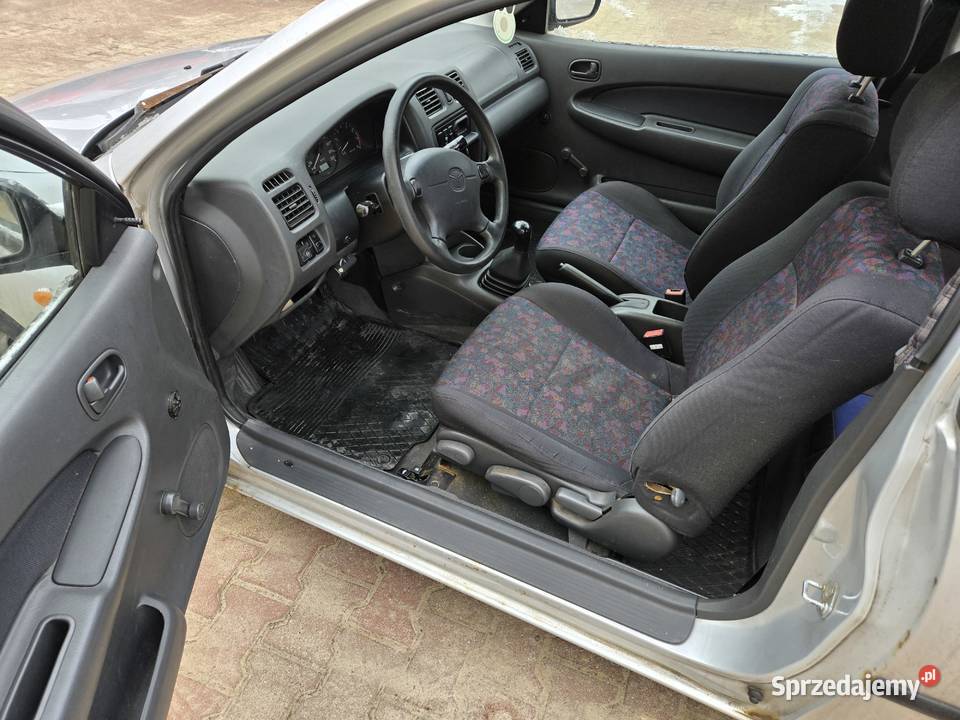 Mazda 323 15 z gazem 99 manualna sprzedam