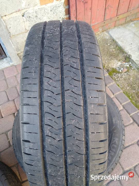 Komplet opon letnich do busa Kumho 22570 r15C 225 Sadowie