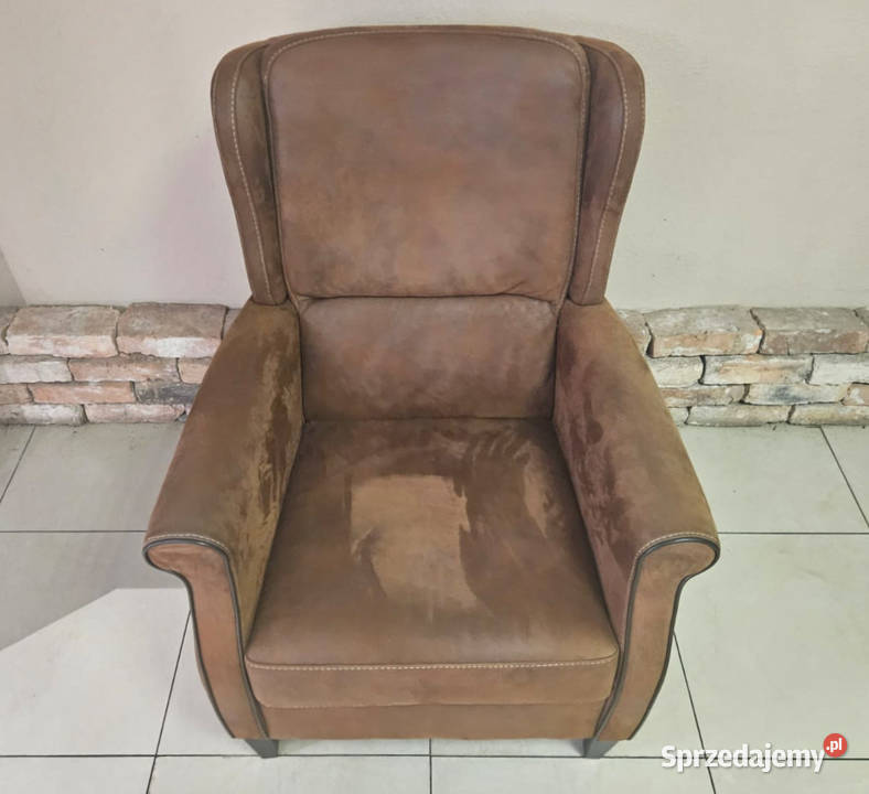 Brązowy fotel ładne i solidne wykonanie