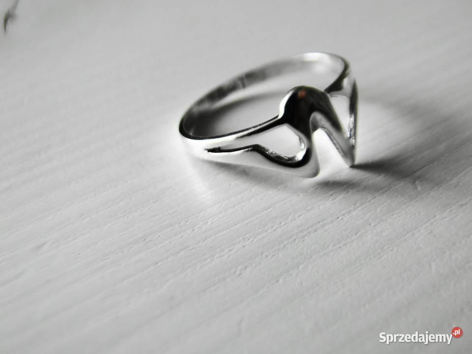 Fajny pierścionek srebro 925