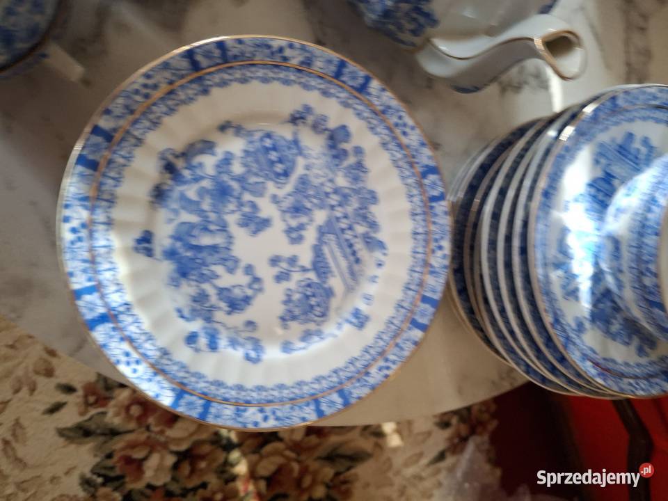 Piękny serwis cieniutka porcelana na 10 Osób