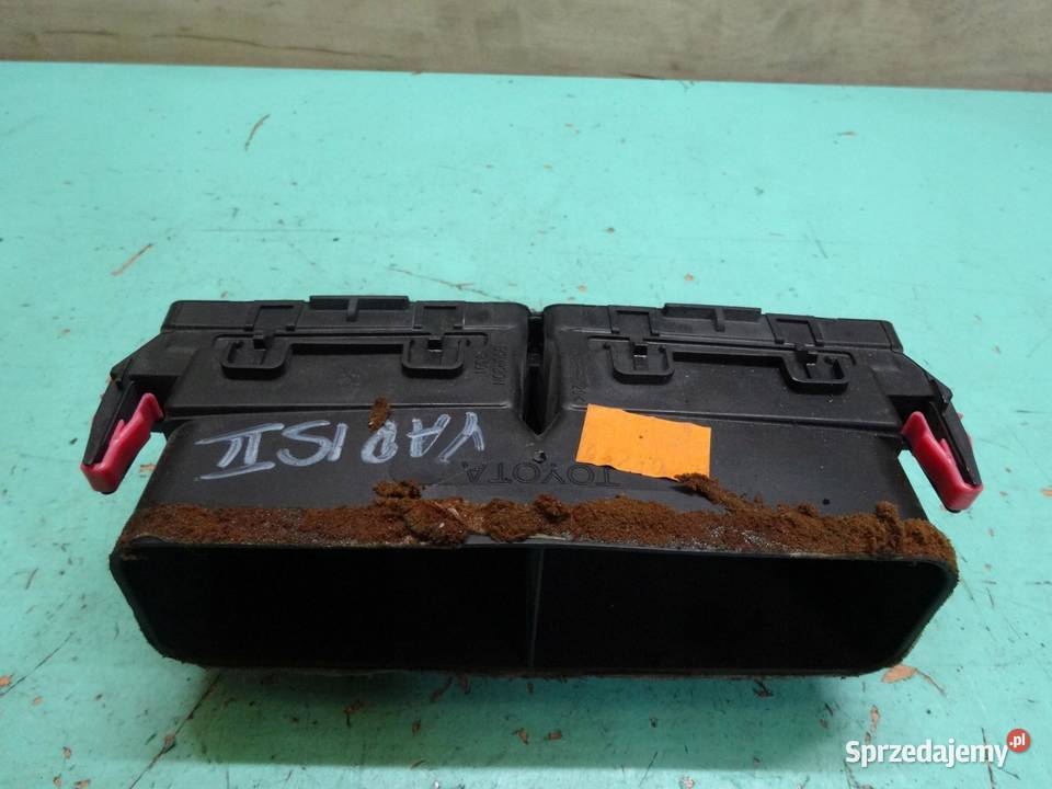 TOYOTA YARIS II LIFT 09r kratka nawiewu środkowa Kratki nawiewu