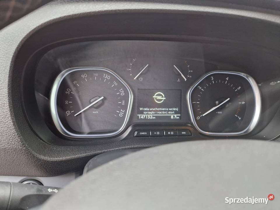 Vivaro 20 bogate wyposażenie Napęd przednia oś Bielawa sprzedam