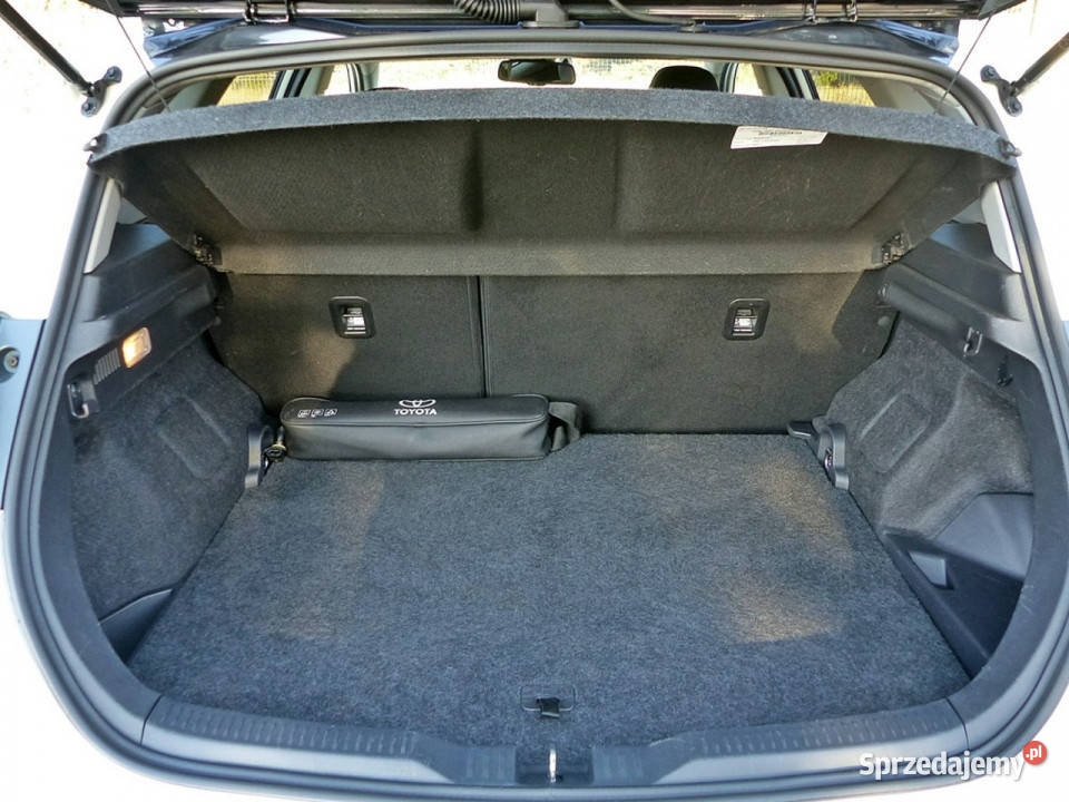 Toyota Auris 18 światła LED Piła