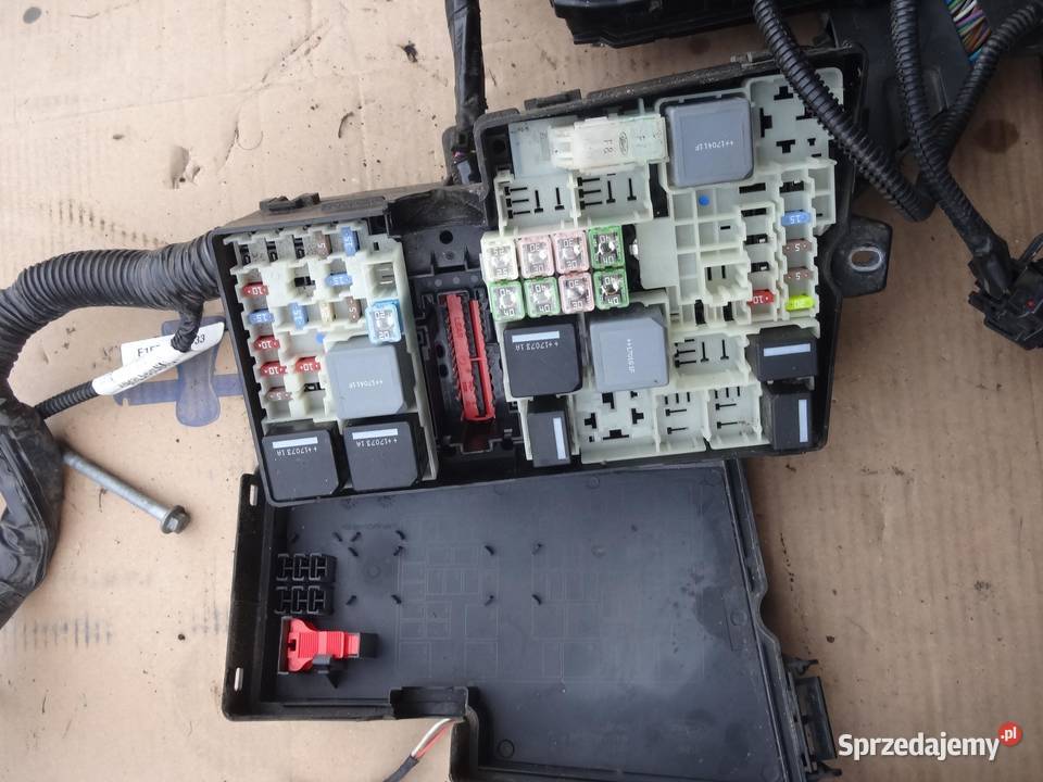 WIĄZKA INSTALACJA KOMORY SILNIKA FORD FOCUS MK3 osobowe sprzedam