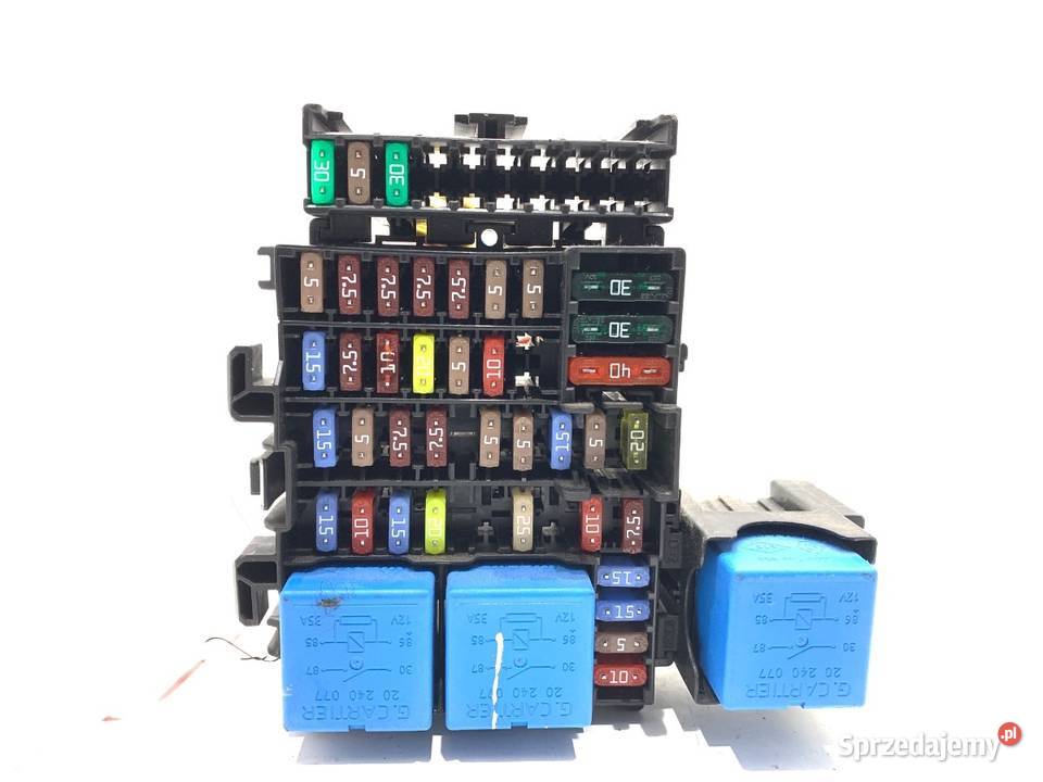 SKRZYNKA BEZPIECZNIKÓW DACIA DOKKER Kombi 16 83