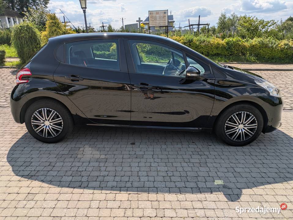 Zadbany Peugeot 208 benzyna 12 wersja 5 drzwiowa nieuszkodzony Tarnów sprzedam