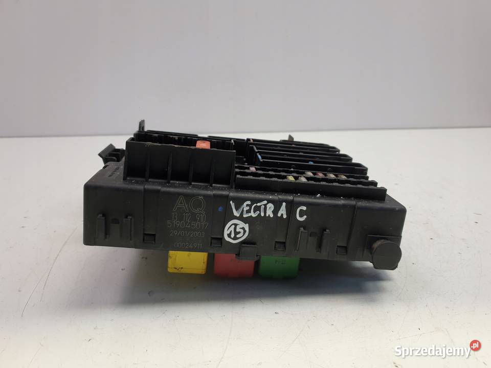 Vectra C 20 DTI SKRZYNKA BEZPIECZNIKÓW 13112910 Rudka