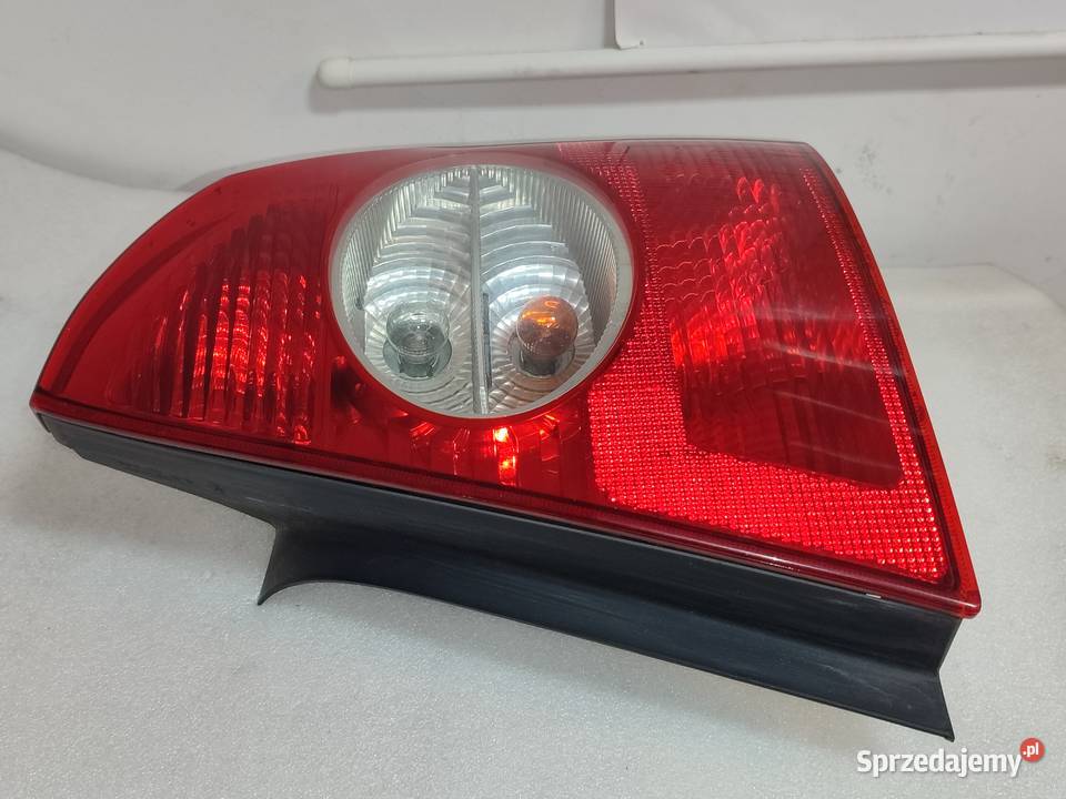 LAMPA TYLNA LEWA FORD FOCUS
