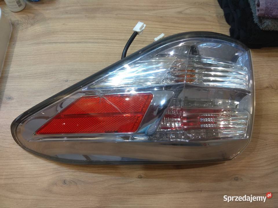 Lexus RX 450h lampa tylna prawa w błotnik 2009 r kujawsko-pomorskie Toruń