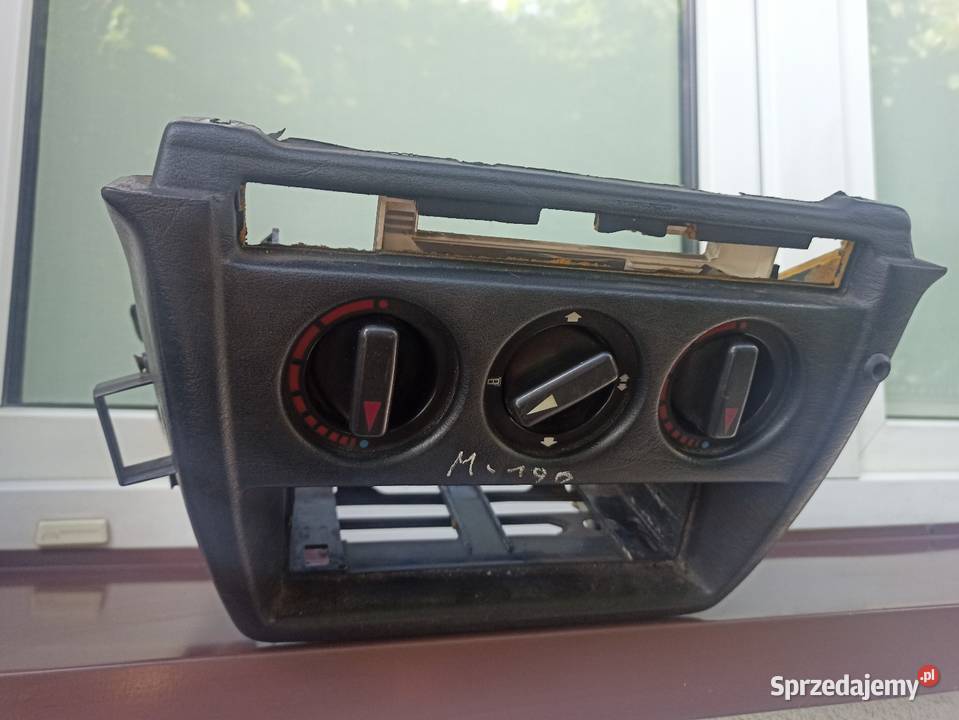 Mercedes 190 W201 konsola środkowa panel