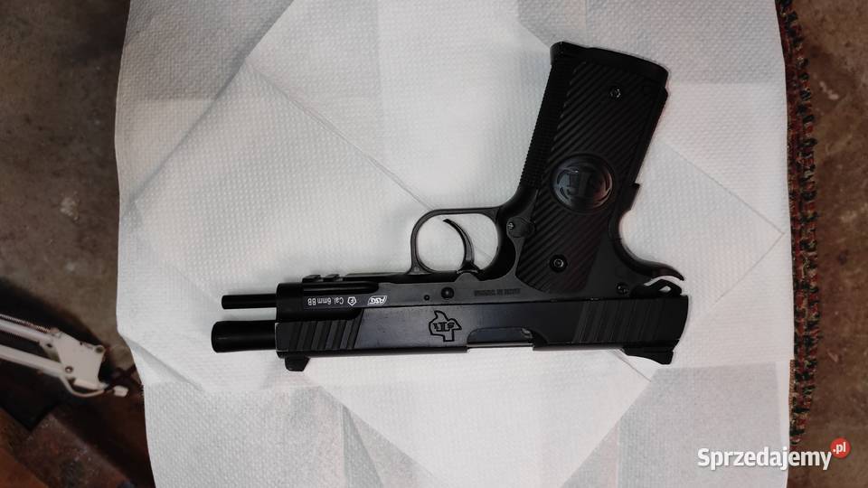 Pistolet ASG na CO2