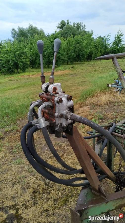 Przyczepa samozbierająca do bel balotów nieuszkodzony Rolnictwo wielkopolskie