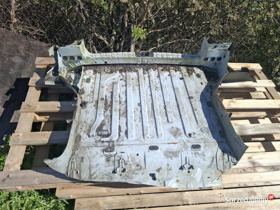 DACIA DUSTER I pas tył wanna Kielce