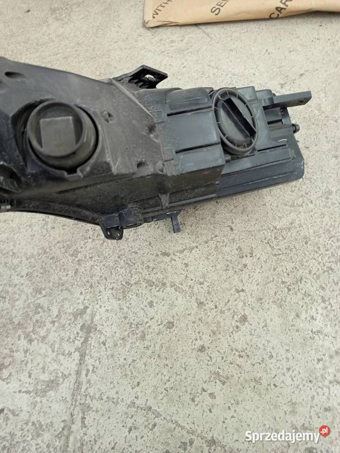Reflektor prawy audi a4 b9 orginalny osobowe podkarpackie Rzeszów sprzedam