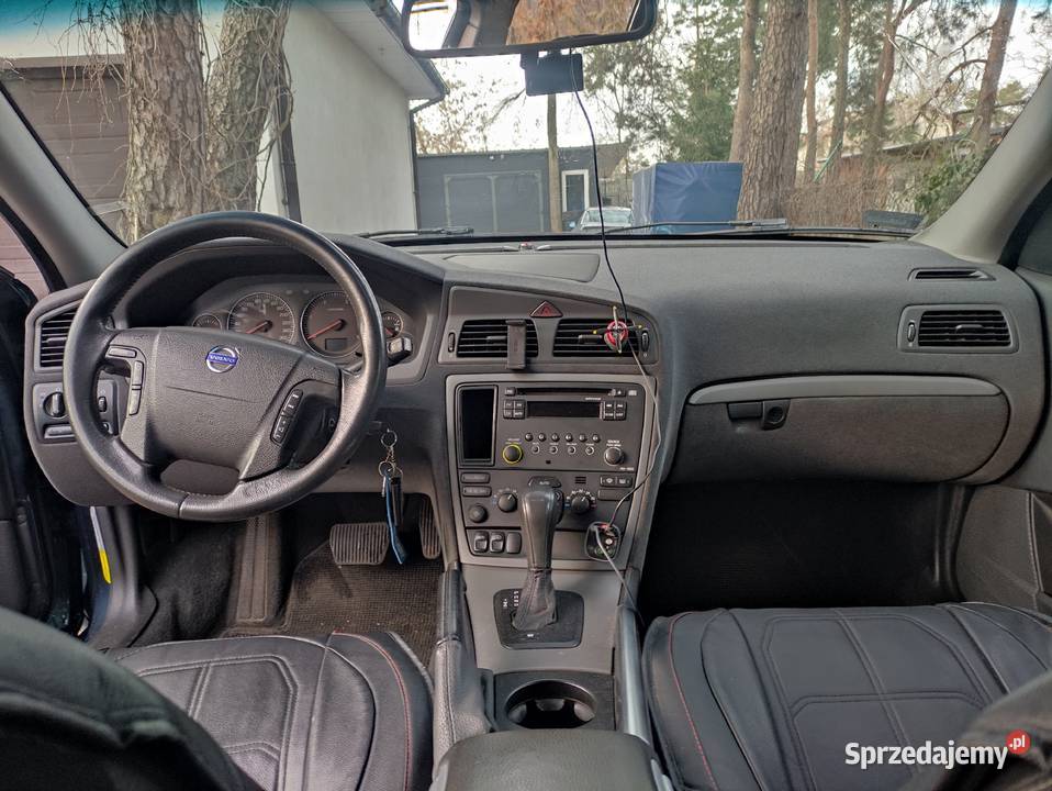 Volvo XC70 rej na 7 osób uszkodzony