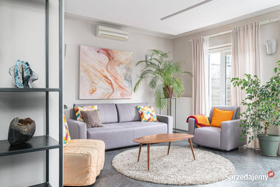 sprzedaży domu wolnostojącego 380m2 Łomianki