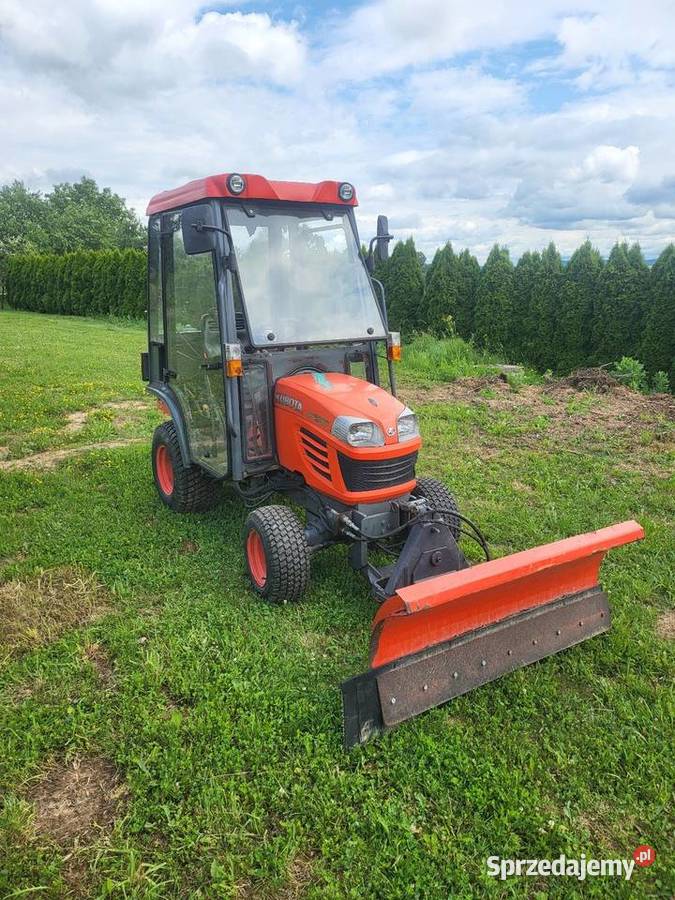 Kubota 4x4 z pługiem ogrzwana kabina Kabina Tymowa