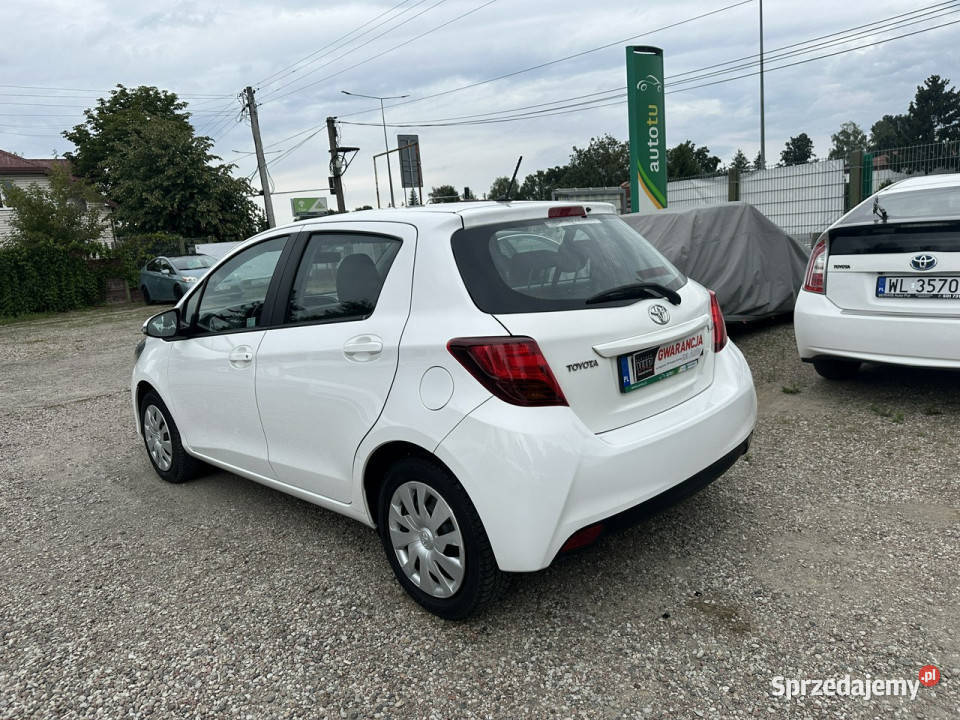 Toyota Yaris 13 benzyna6 biegówKlimaSalon centralny zamek Warszawa